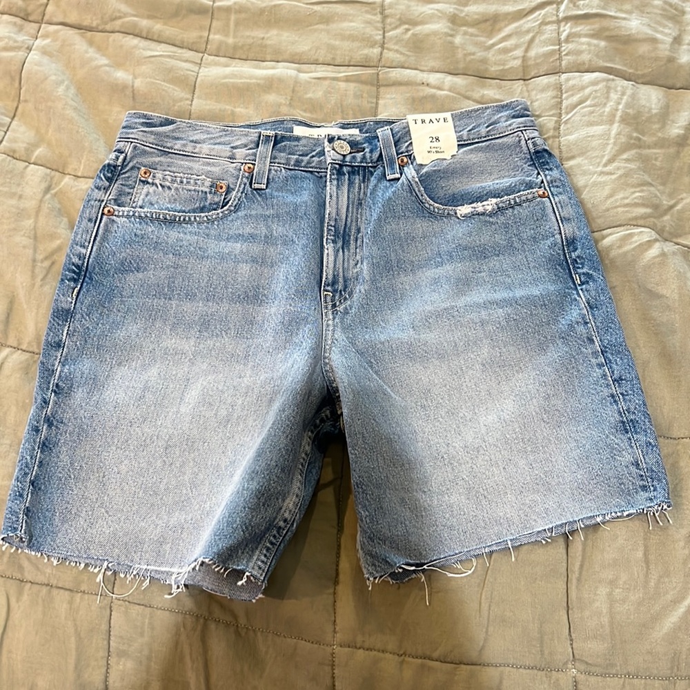 Brand New Trave Emery Short